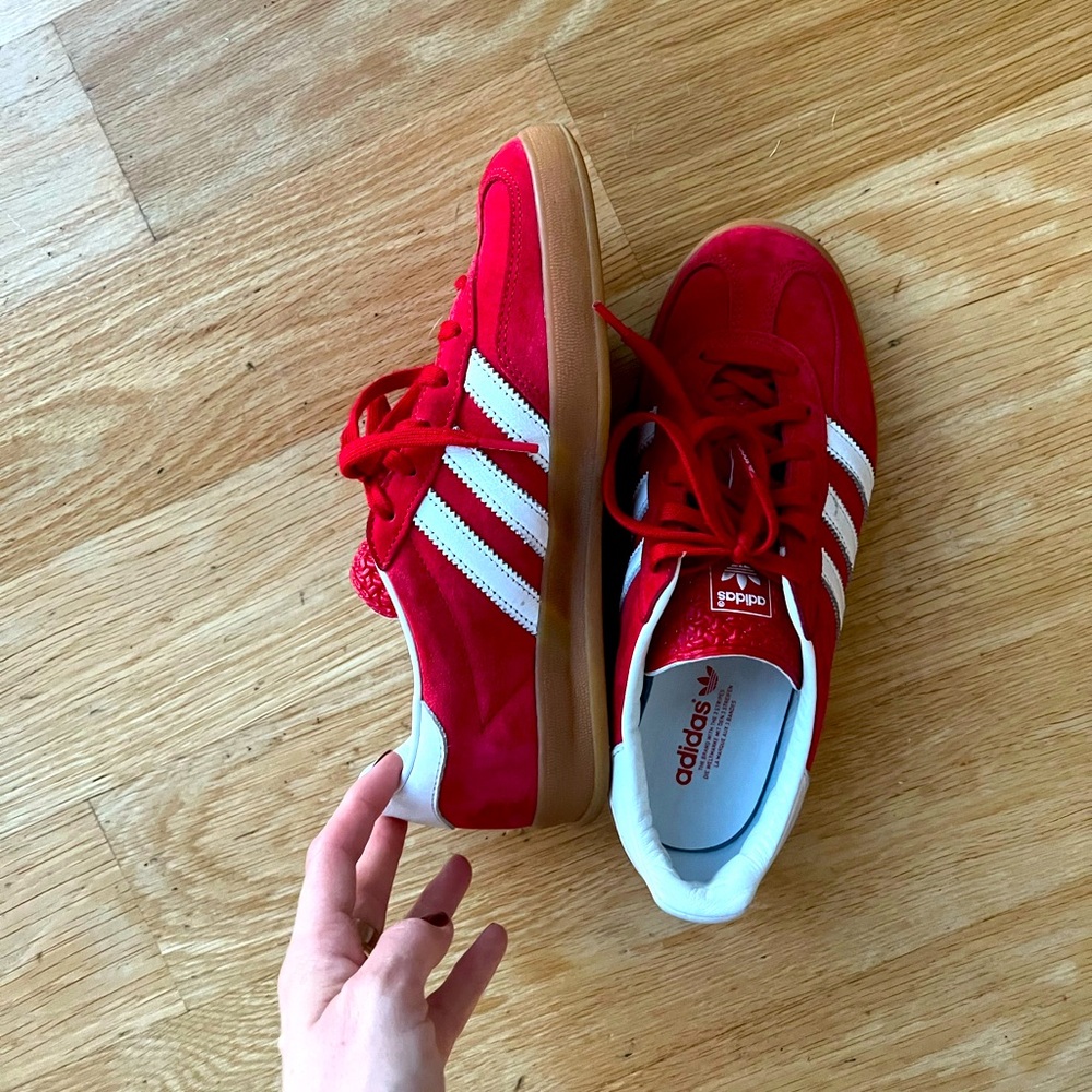 adidas Gazelle Indoor Scarlet Cloud White SIZE M 6 / W 7